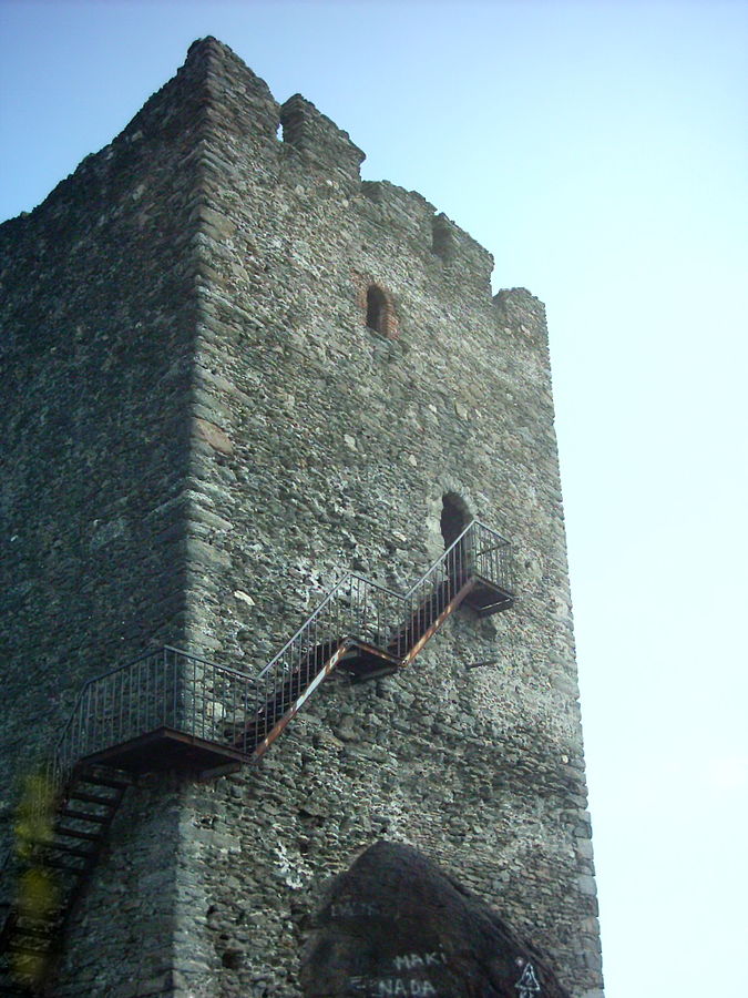 Vrša-Tower-before-reconstruction